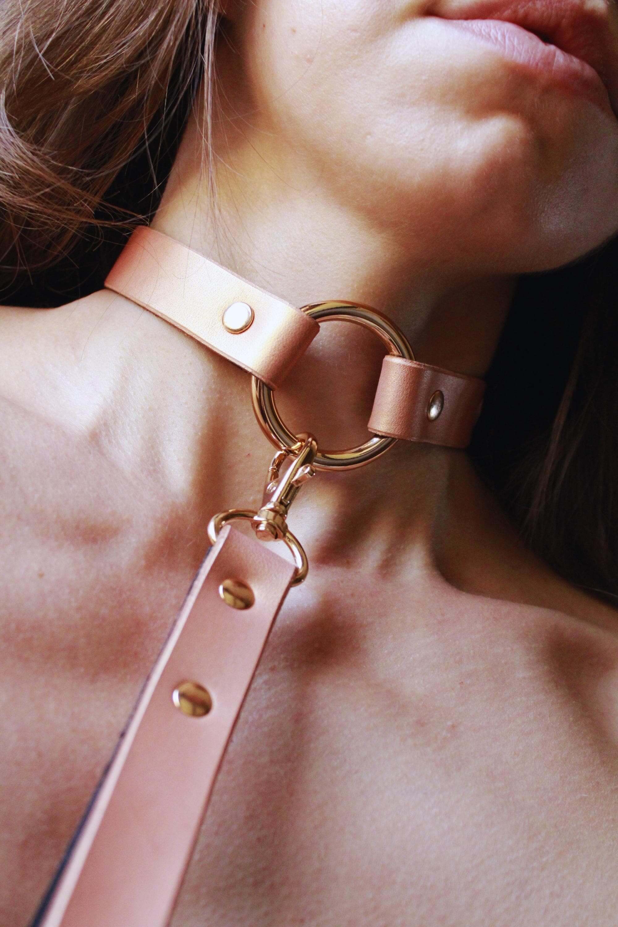 Elegant pearl rose O-ring choker, perfect discreet sub collar for BDSM and submissive jewelry lovers.