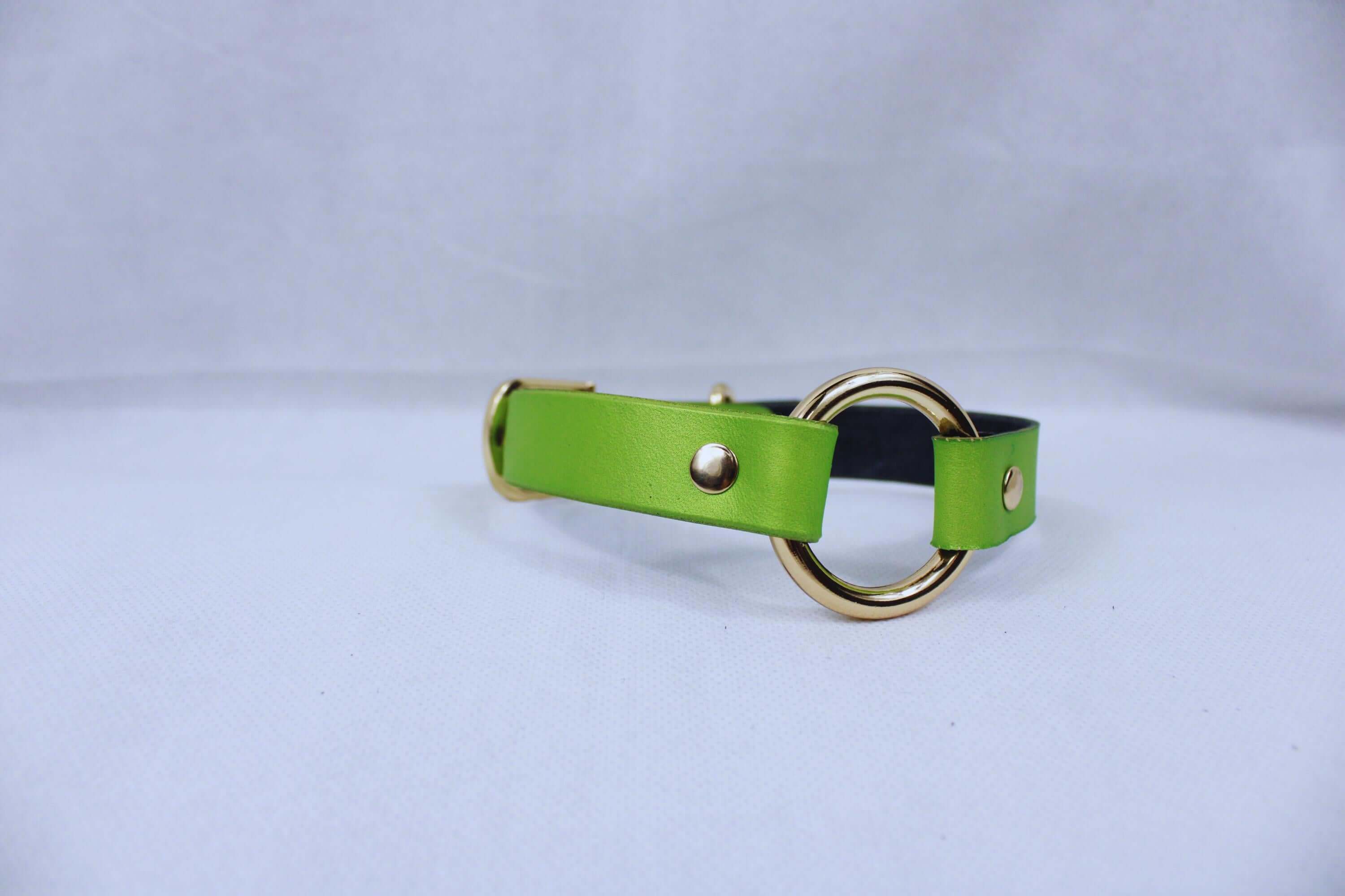 Elegant pearl green submissive collar with gold ring, perfect for discreet day wear and BDSM style.