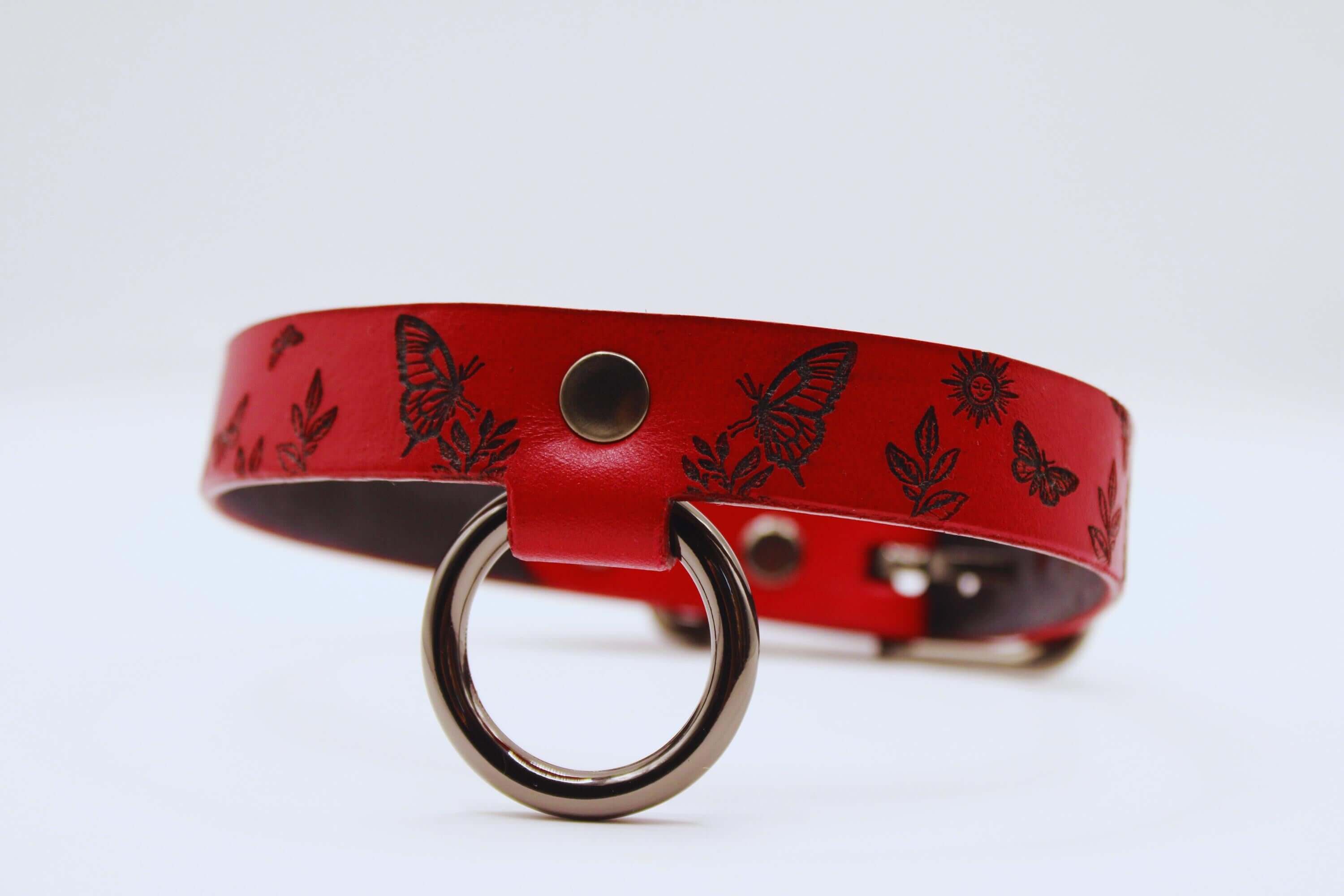 Submissive Collar Butterfly in deep red leather, ideal for BDSM lovers seeking style and elegance.