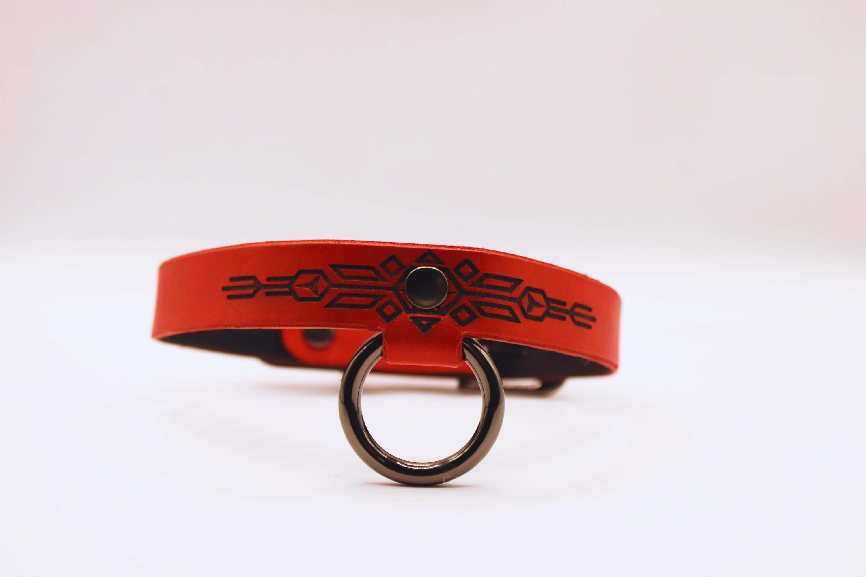 Handmade submissive collar of fire in red leather with black geometric patterns and metal ring, ideal BDSM collar for confident subs.