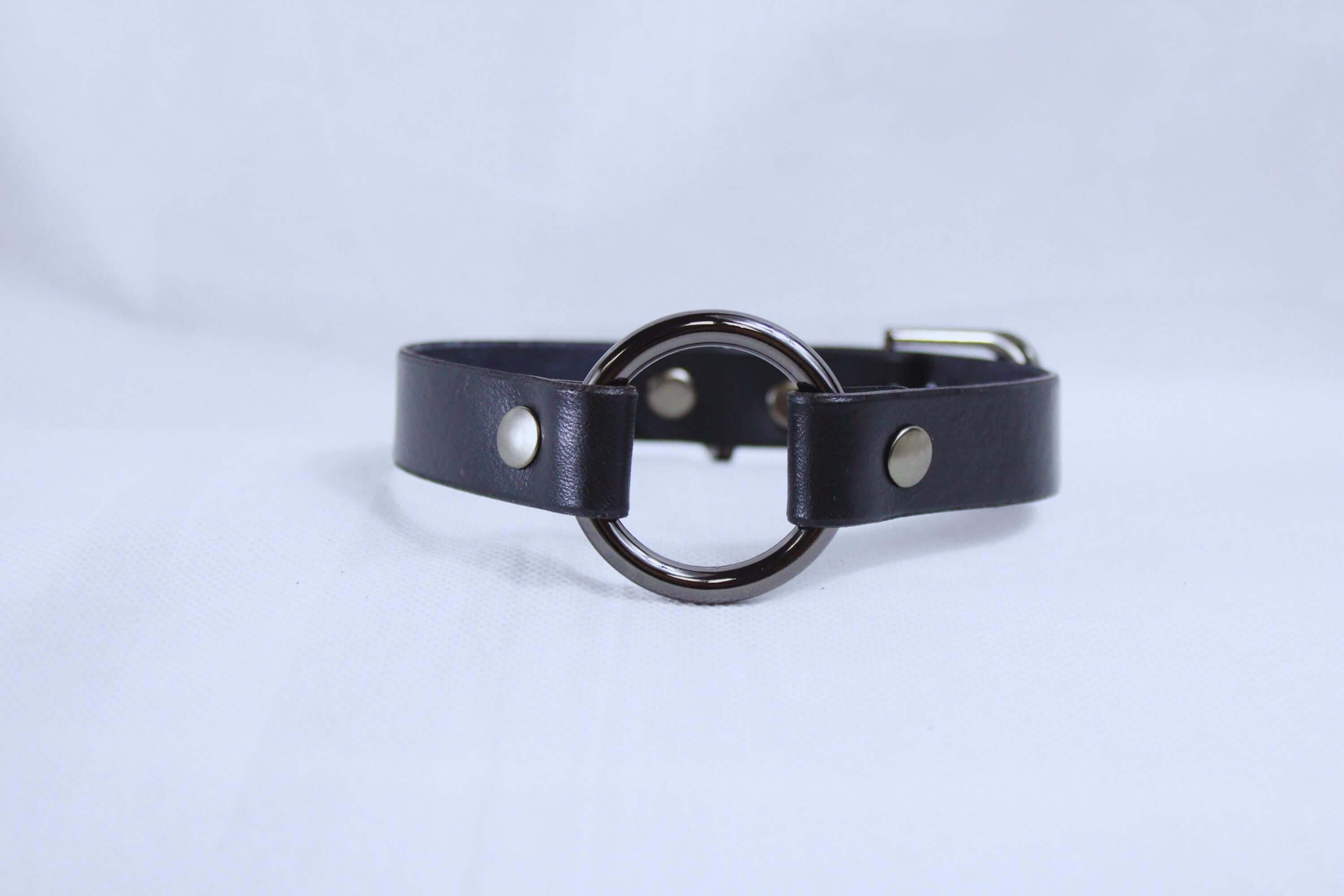 Elegant leather BDSM collar with ring, perfect for submissive jewelry and discreet day wear.
