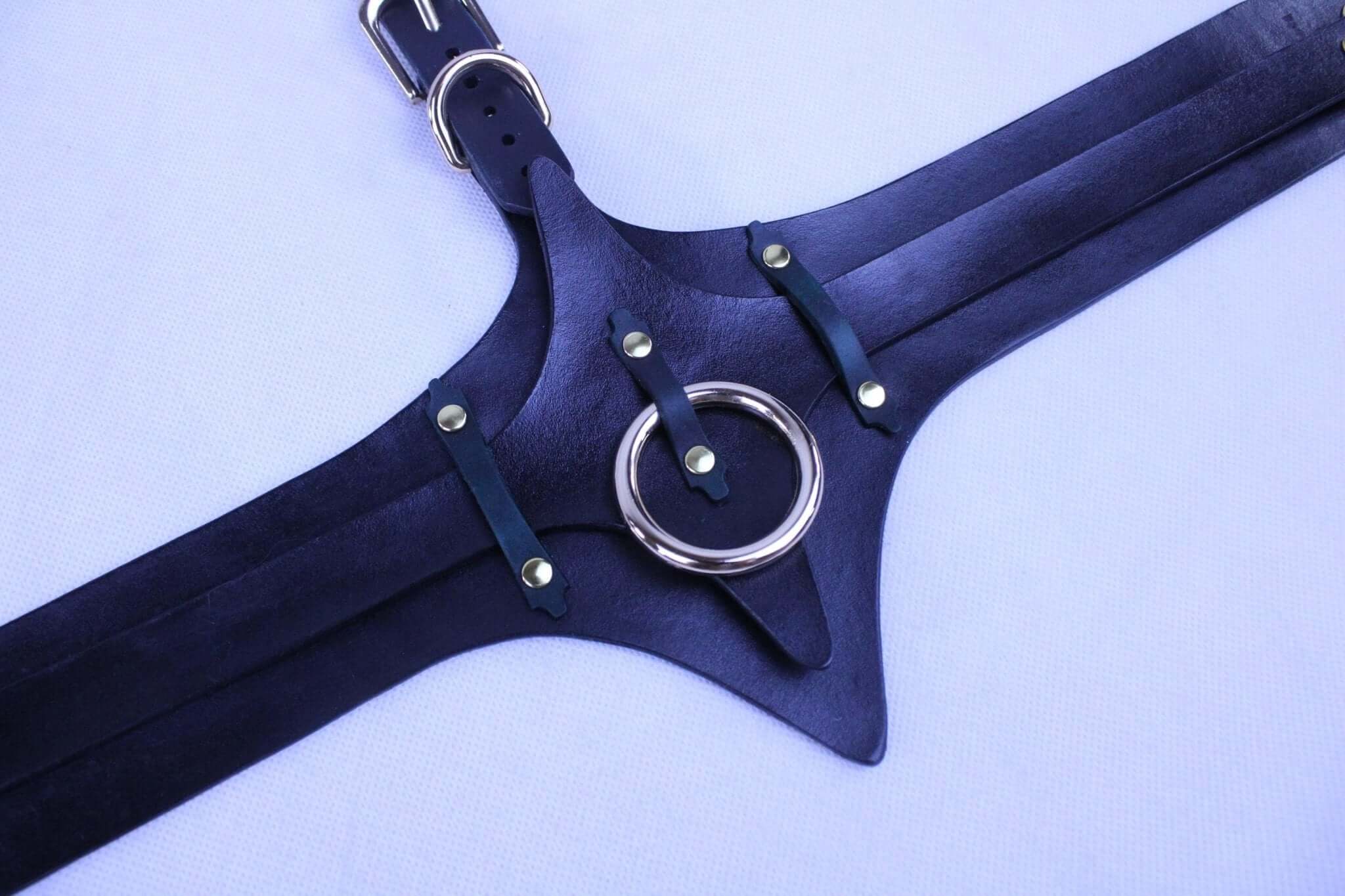 Italian leather thigh harness featuring sturdy metal ring and buckle, perfect bondage gear for intimate experiences.