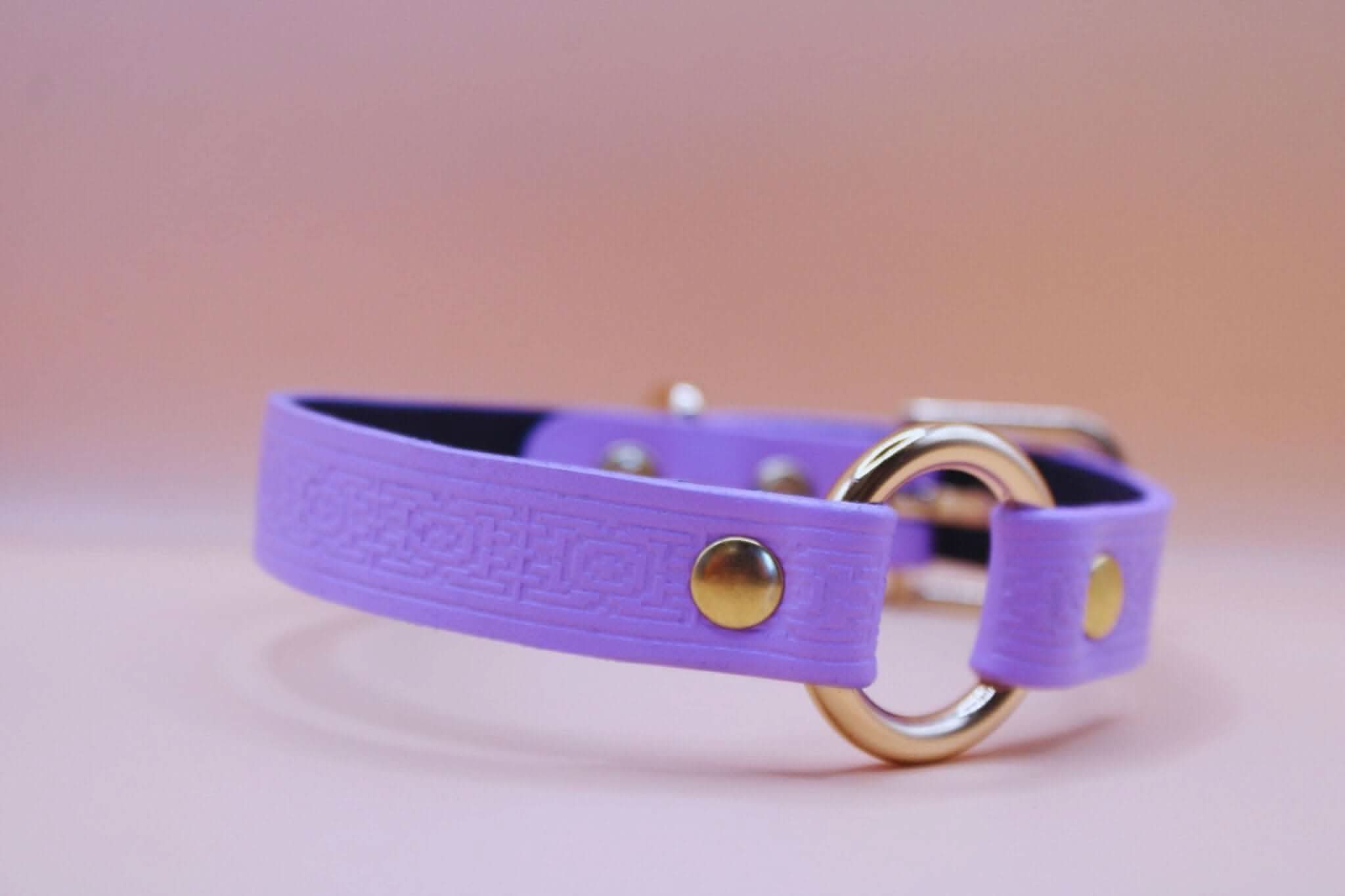Handmade lilac submissive collar with embossed pattern and gold-toned hardware, ideal as discreet BDSM jewelry.