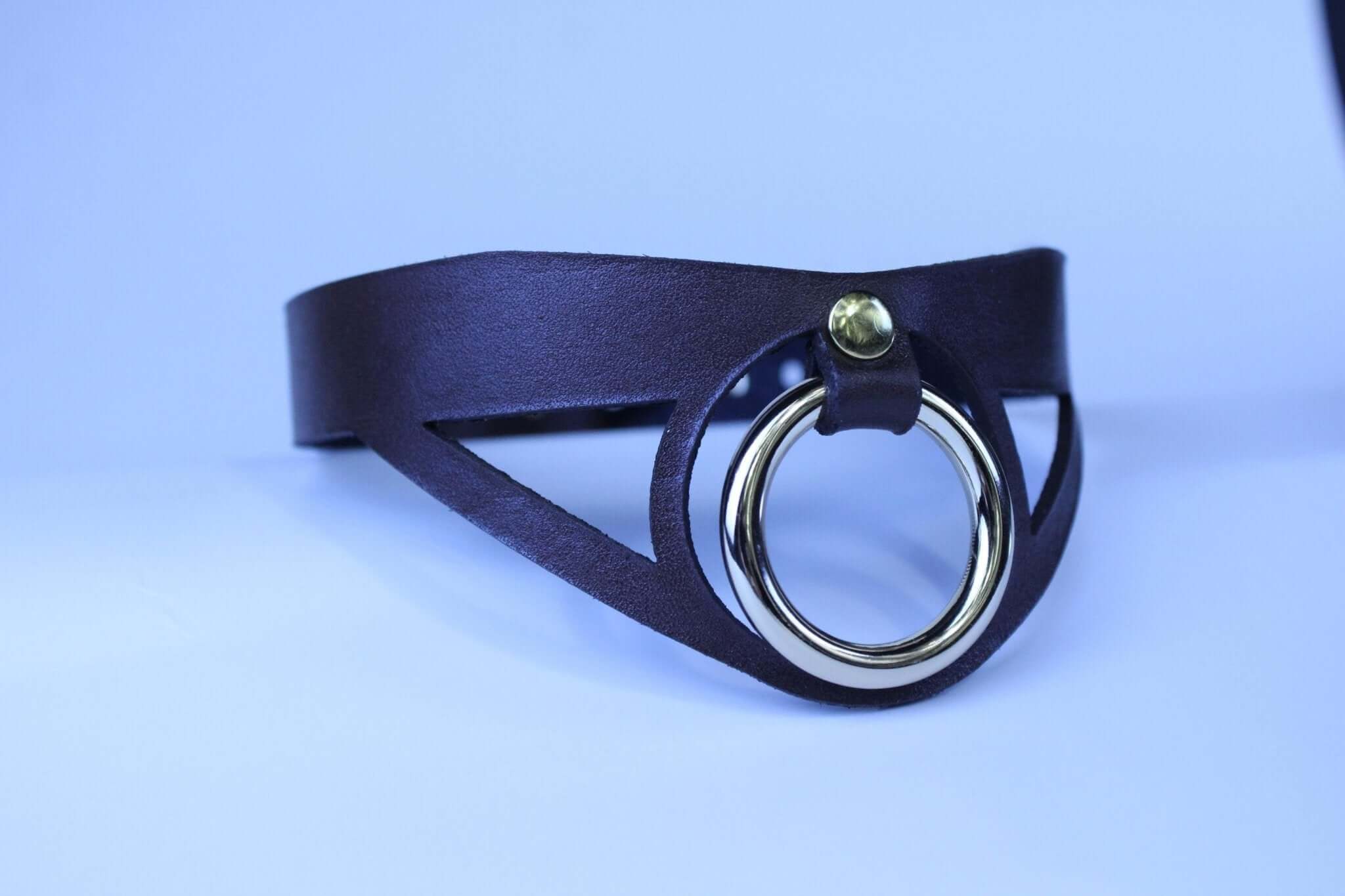 Minimalist leather posture collar with bold O-ring, perfect for submissive jewelry and BDSM fashion.