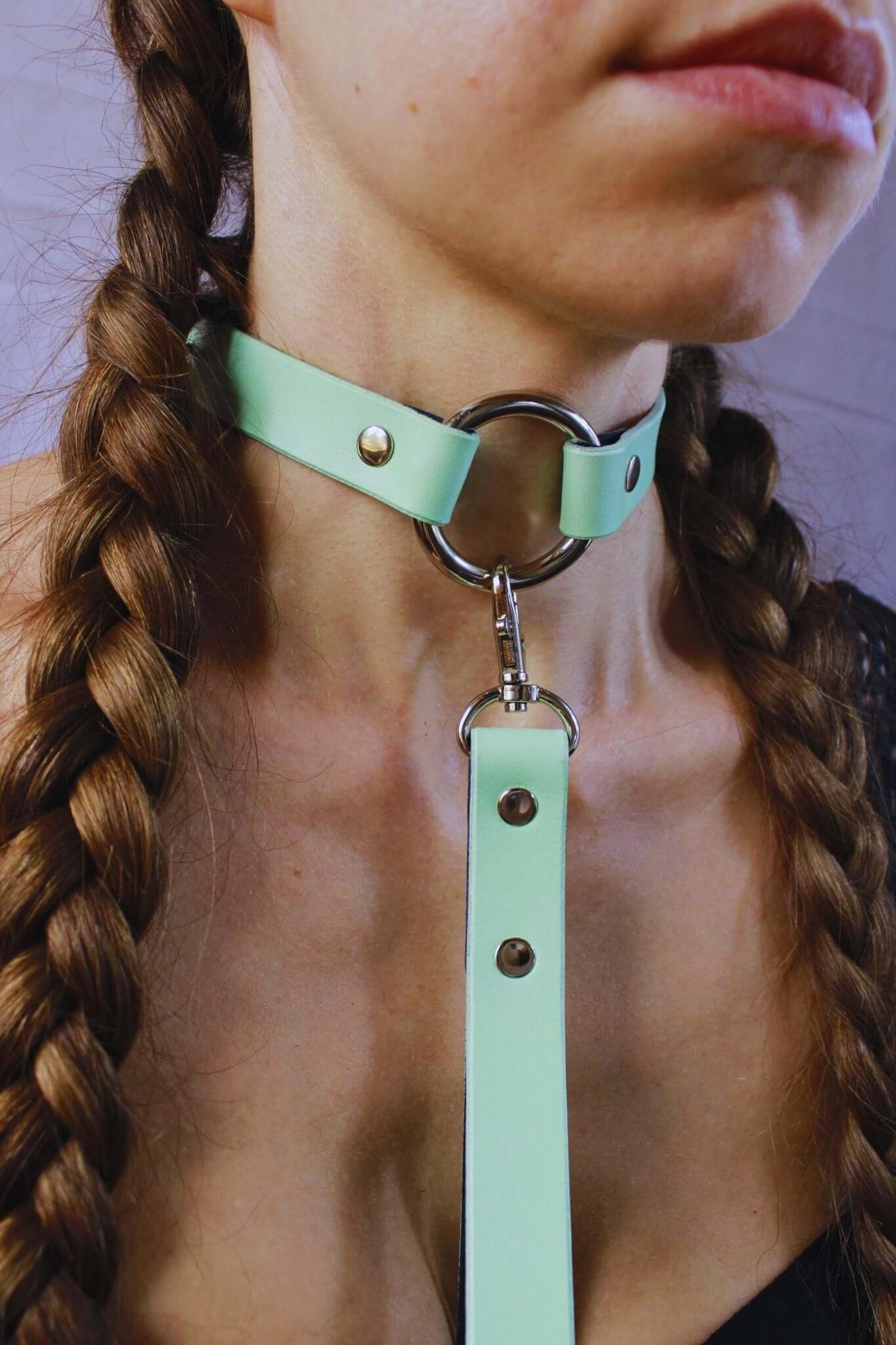 Mint green submissive collar with leash, ideal for discreet day wear and BDSM play, combining elegance and comfort.