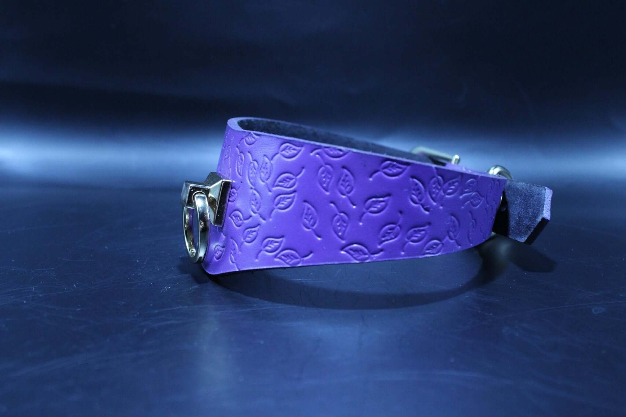 Purple Leaf BDSM collar in leather, symbolizing submission and sensuality, perfect for bondage play and dom sub dynamics.