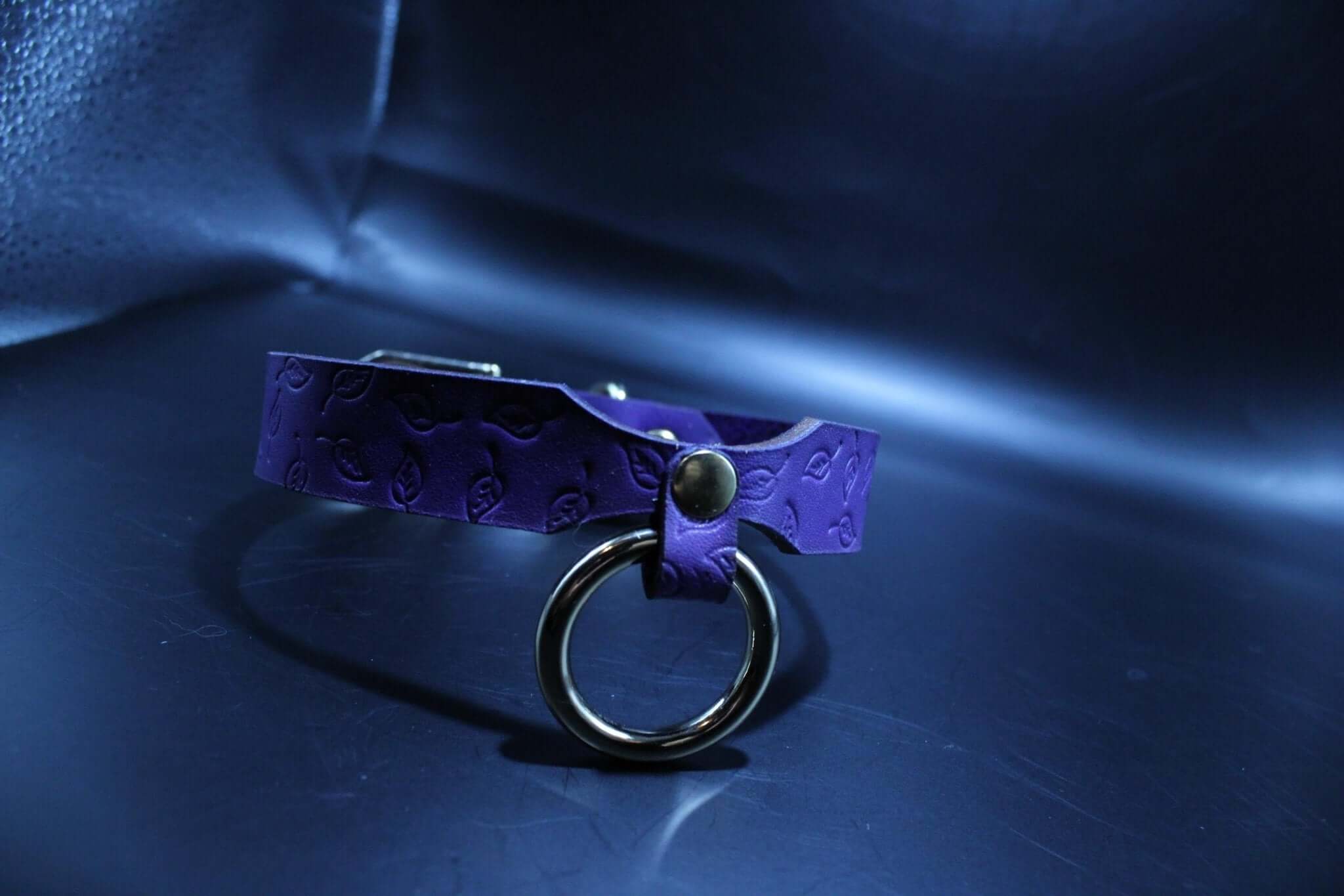 Handcrafted purple leaf BDSM collar with O-ring, perfect for submissive jewelry and stylish bondage gear.