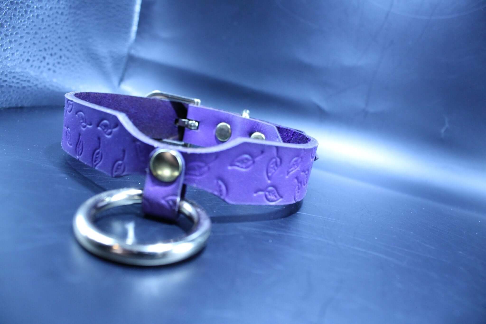 Purple leaf BDSM collar with O-ring, premium leather for submissive jewelry and bondage gear.