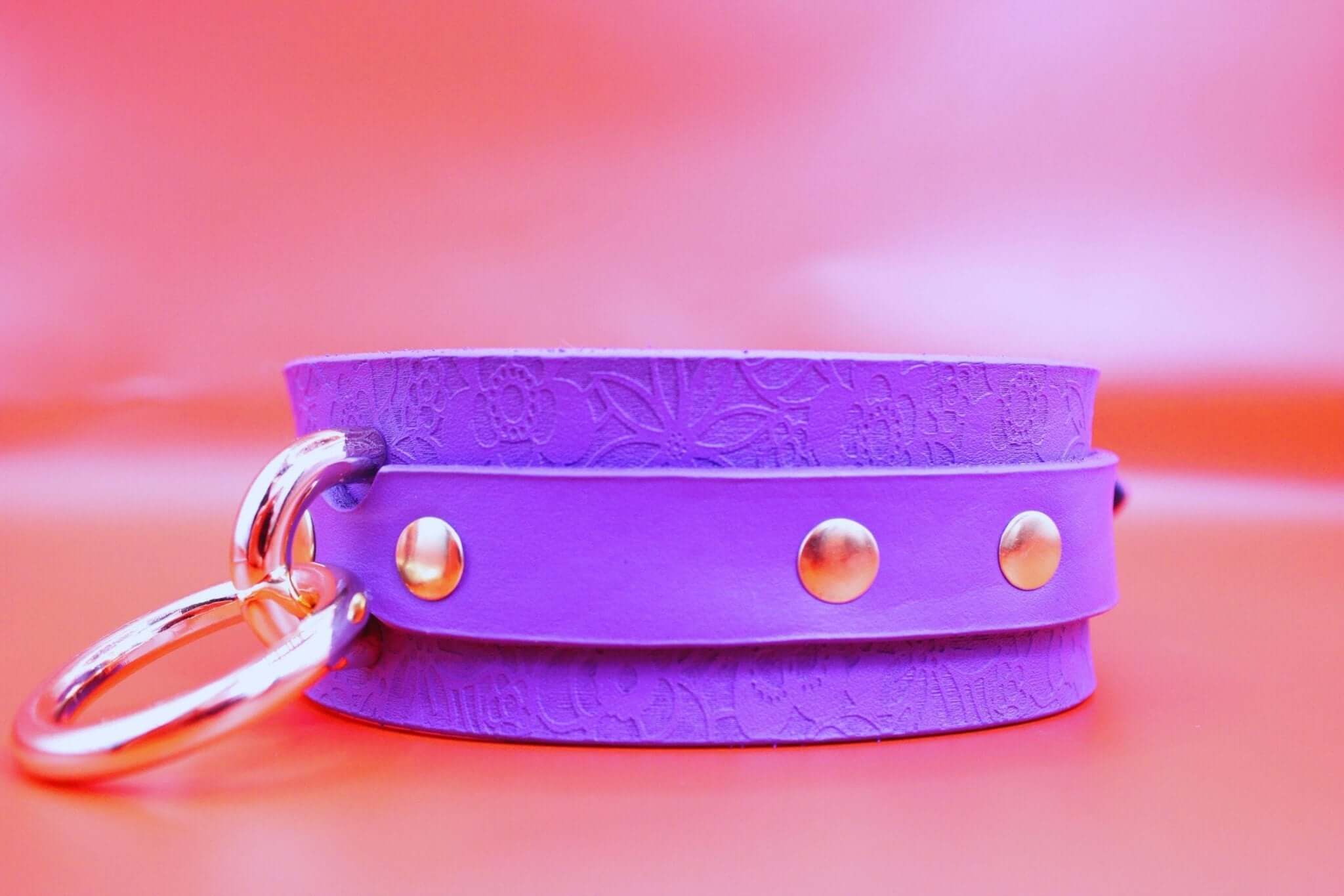Purple leather choker collar featuring decorative studs, ideal for BDSM and as a discreet day collar for submissive jewelry.