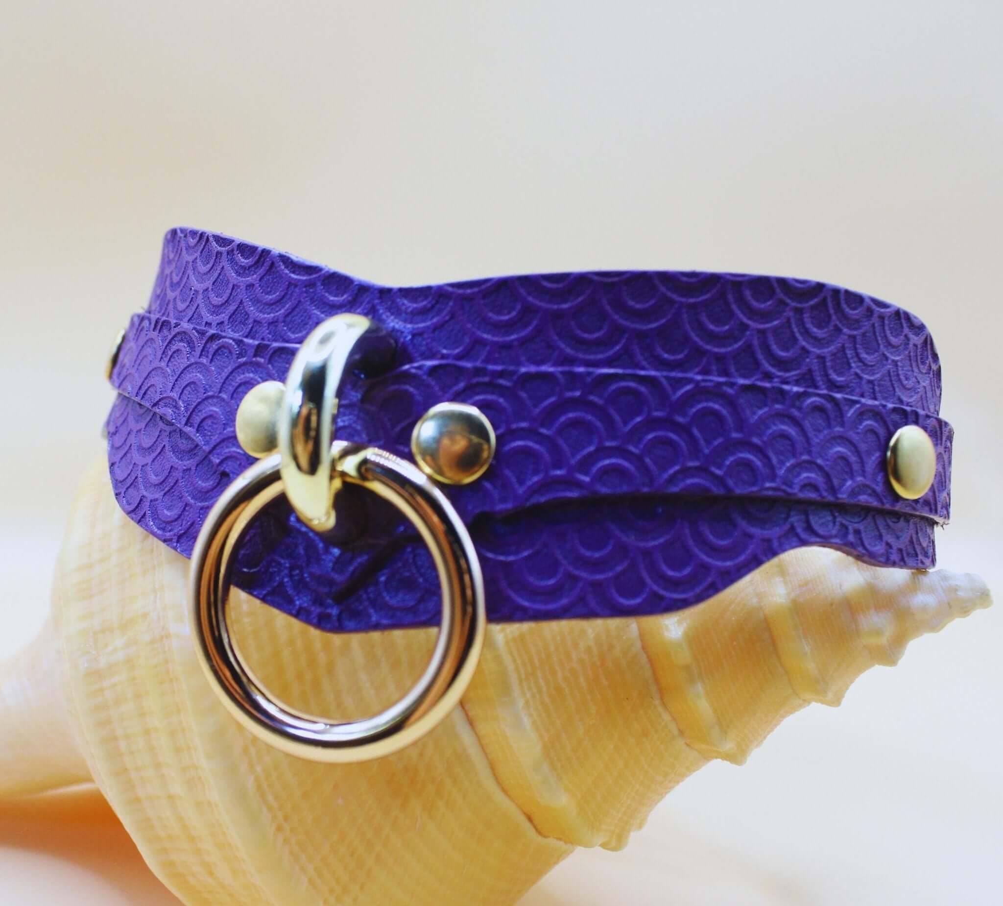 Elegant purple submissive collar with embossed pattern and D-ring, perfect for BDSM and stylish everyday wear.
