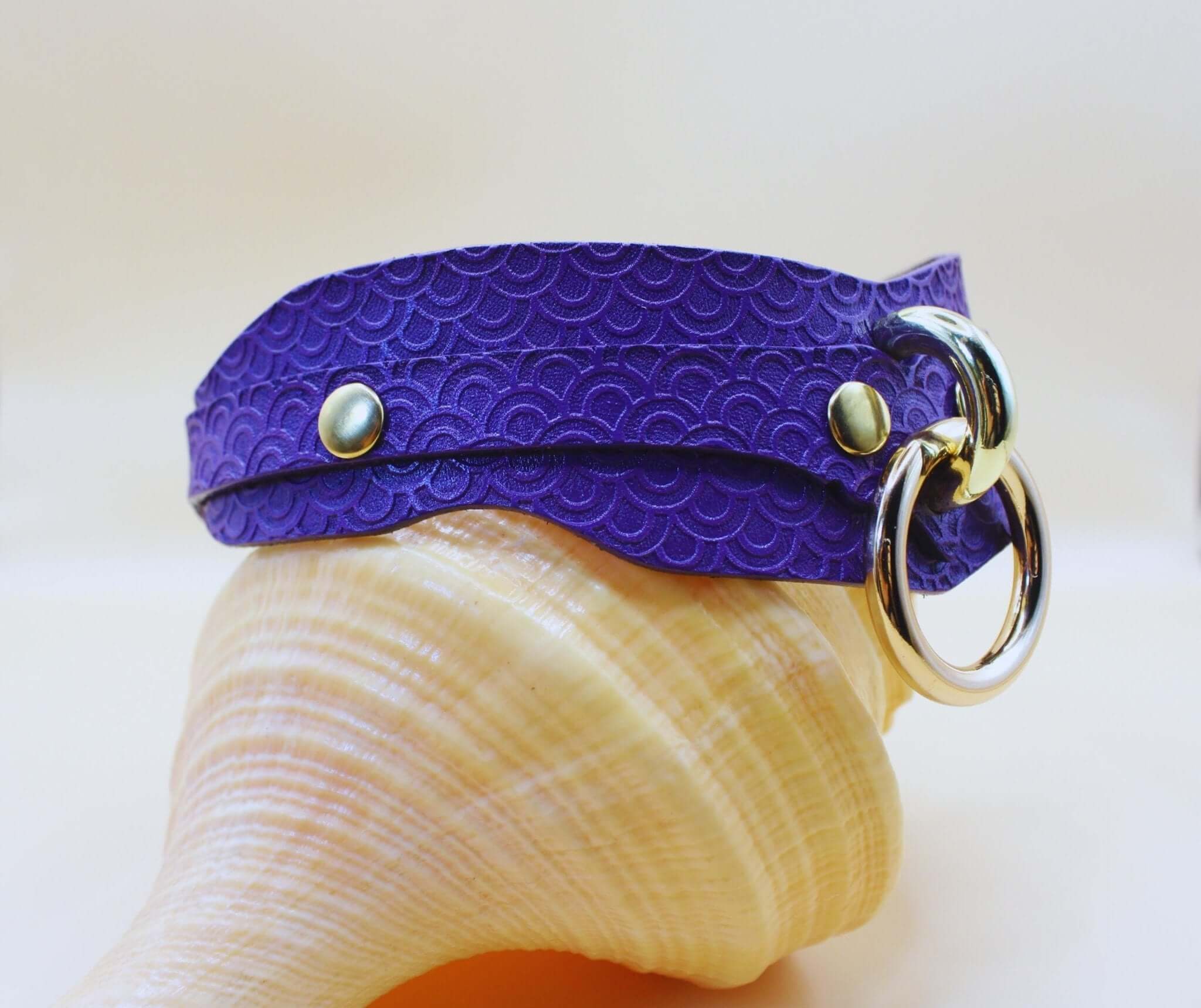 Elegant purple BDSM collar with embossed scale pattern and D-ring, perfect for playful submission and discreet day wear.