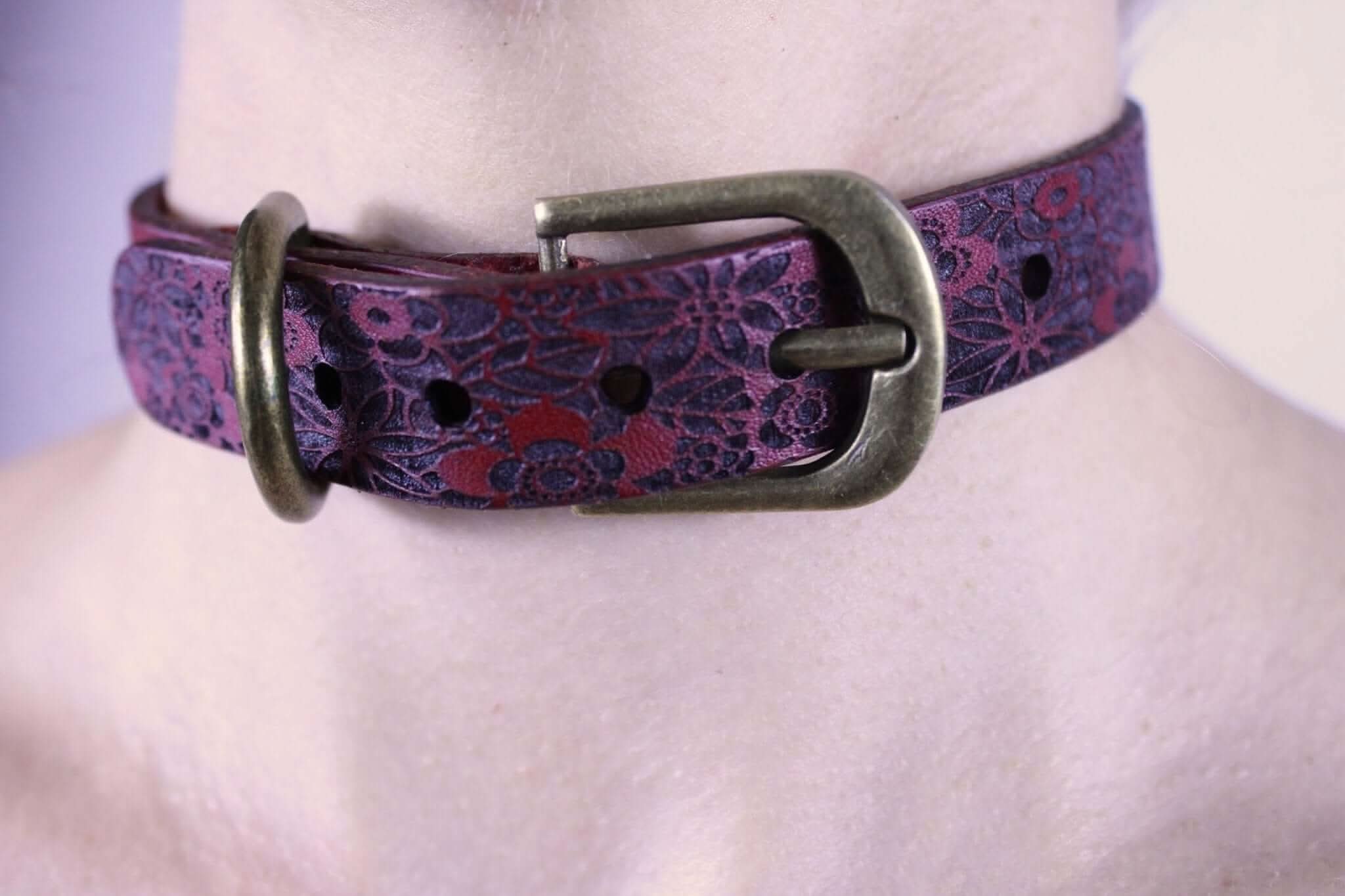 Handcrafted dark red floral sub collar, made of genuine leather, ideal for submissive jewelry and discreet day wear.