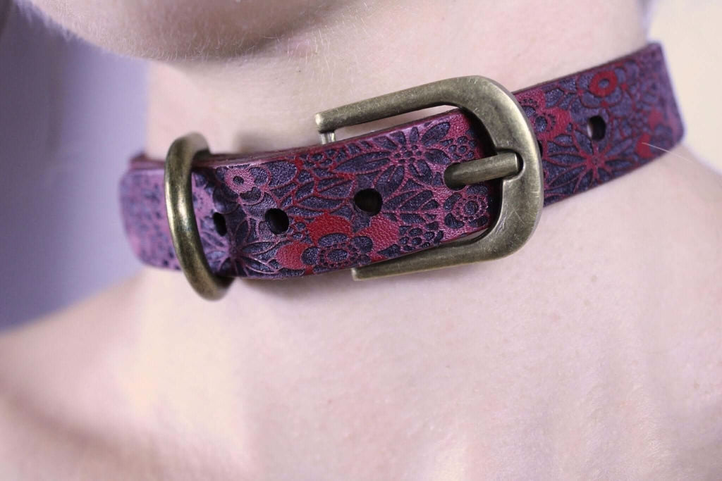 Dark red floral submissive collar made of leather, perfect for BDSM and elegant day wear, featuring a classic buckle design.