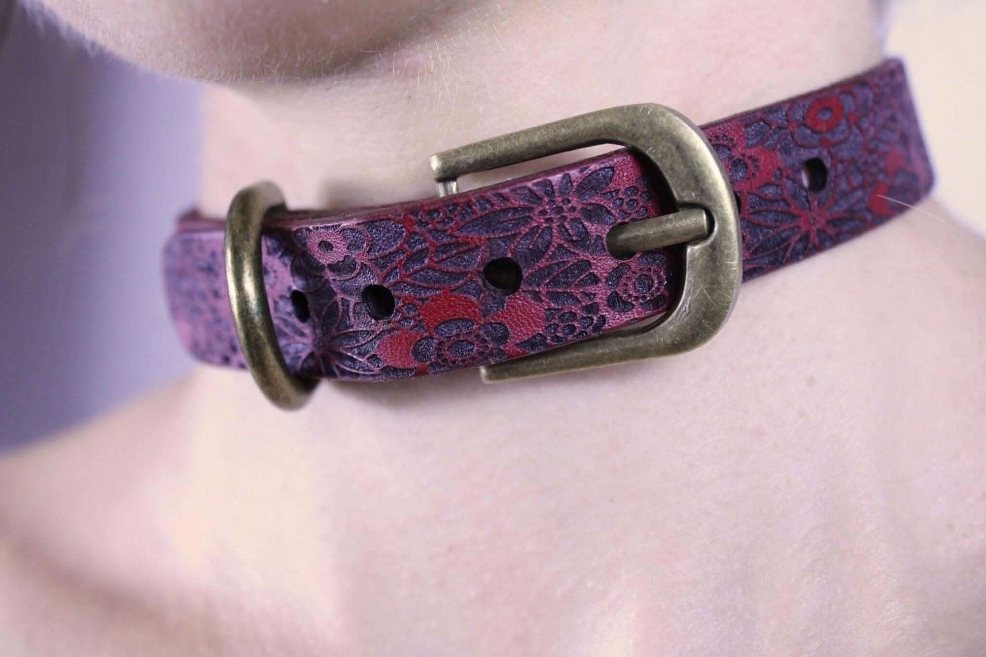 Dark red floral submissive collar made of leather, perfect for BDSM and elegant day wear, featuring a classic buckle design.