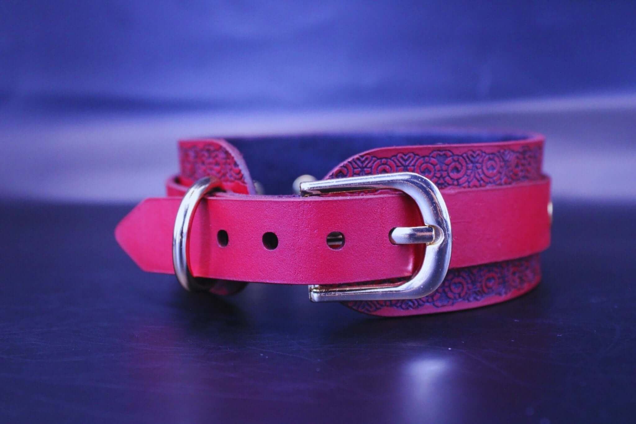 Red ornamental submissive collar with gothic pattern, perfect for BDSM and bondage aesthetics.
