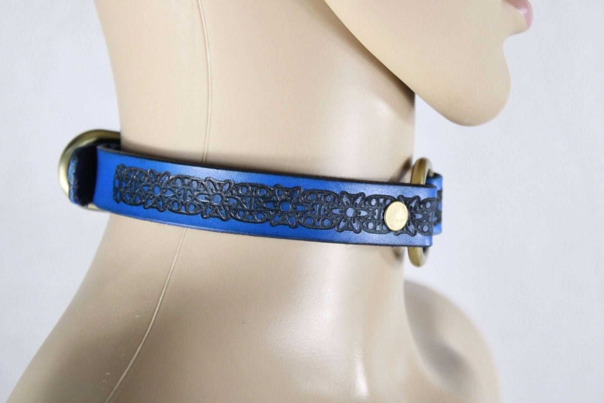 Royal blue submissive collar with floral pattern, a stylish BDSM accessory for discreet daywear and power exchange.