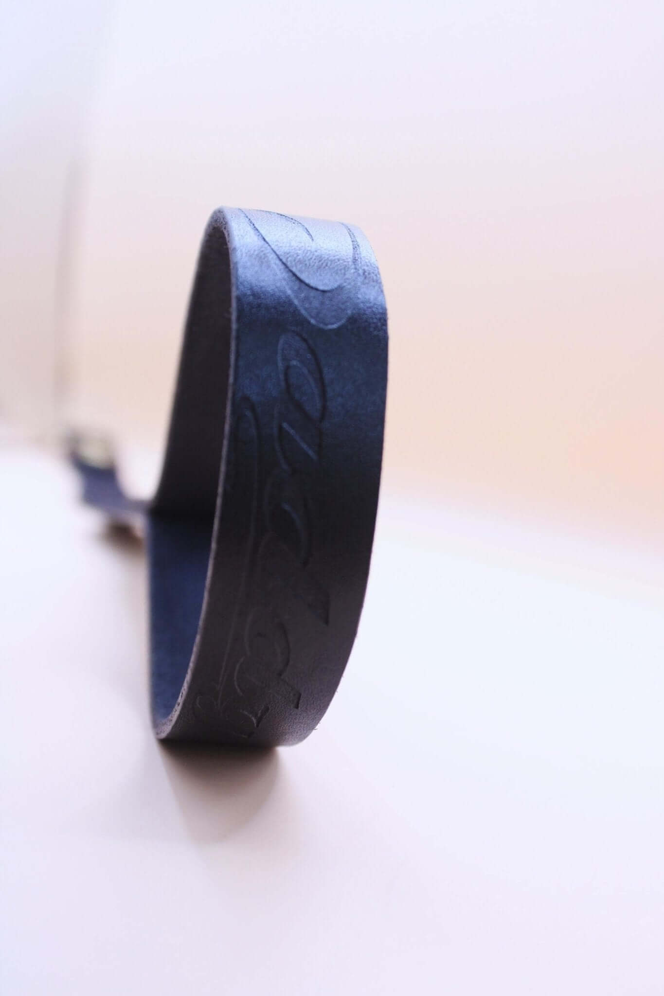 Premium leather BDSM leash 'Daddy' for submissive control, 40CM long, perfect for intimate D/s dynamics and play.