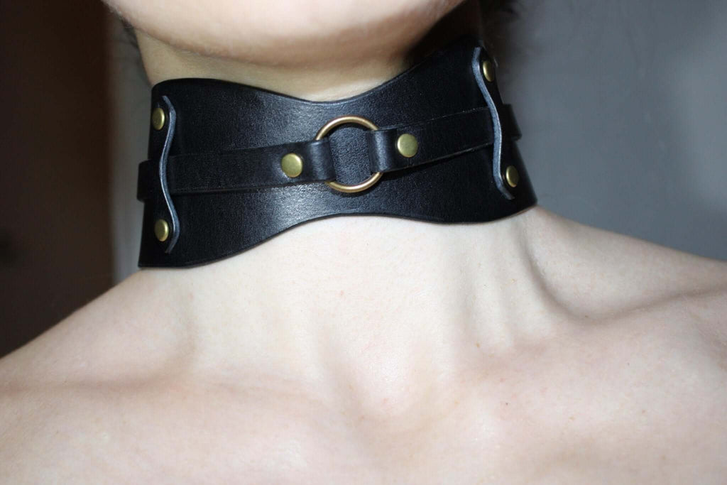 Edgy leather choker collar with O-ring, perfect for BDSM fashion and submissive jewelry, ideal for daring style.